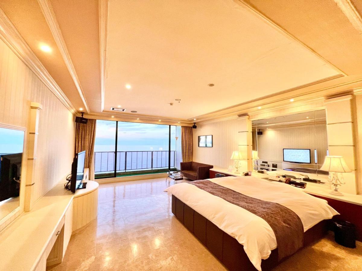 Sky Bali Style Beppu, Resort Love Hotel 外观 照片